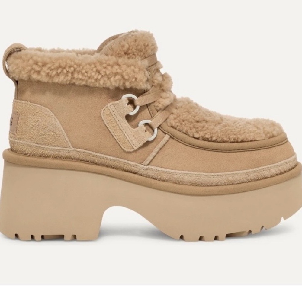 UGG classic new heights lace up boot size 9